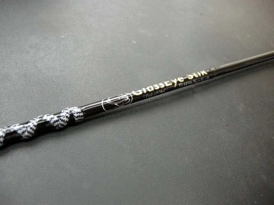 モノトーンのトップスプーク